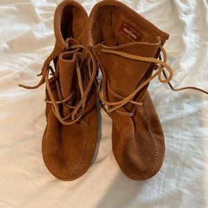 Minnetonka moccasins Child size 4